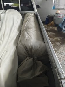 出售汽车厂下来的涤纶针织卷布，涤纶布，门幅1.7米，现货二十五吨左右，货在天津