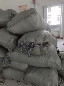 长期出售涤棉牛仔布，可褪色的，可以开花用，现货17米5一挂车，货在四川成都
