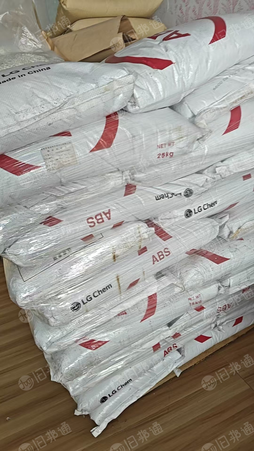 出售LG白色ABS原料，两个色号共10吨