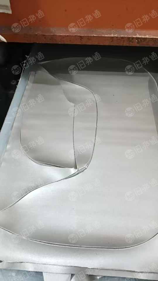 长期出售PVC皮革料,做汽车坐垫下来的,有单革,革复合海绵,革下面有布的
