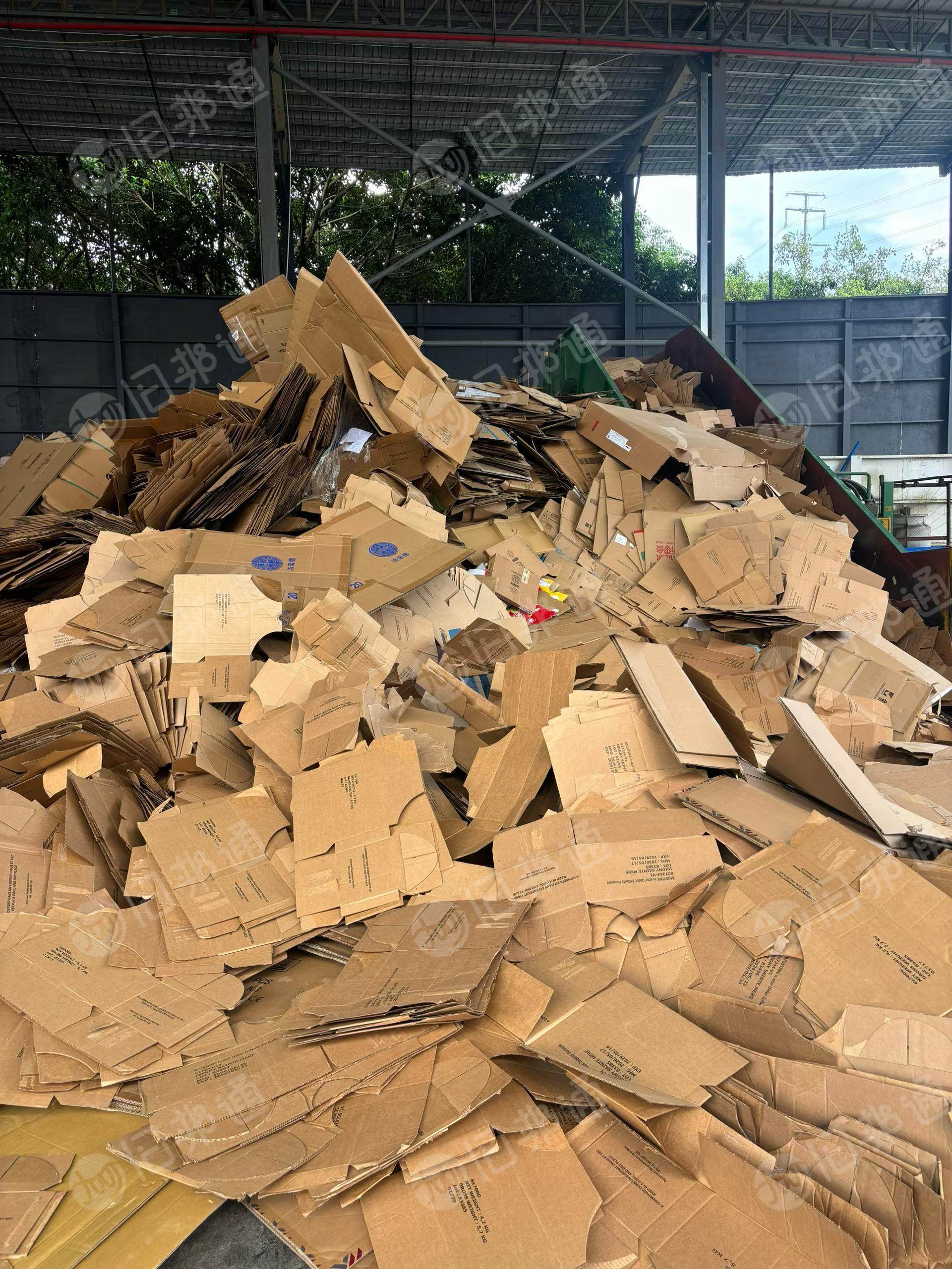 长期出售黄纸板压包,工厂干净边角料,送纸厂达标准,月供6千吨左右