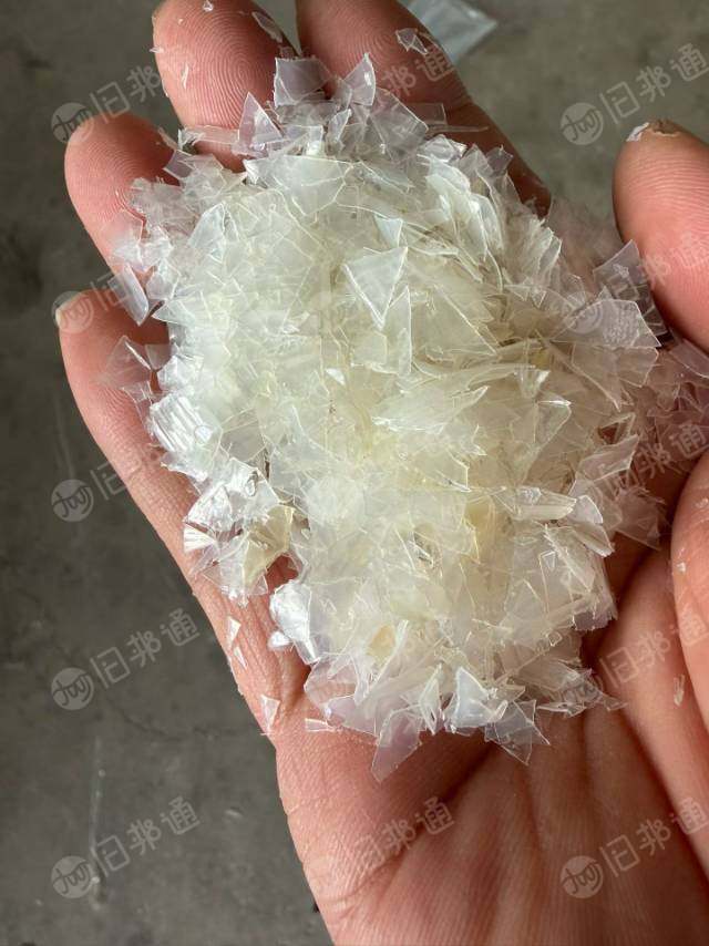 出售高压尼龙共挤膜破碎料，尼龙含量20左右，干破无水分，干净无杂质，厚度10丝左右，月供200吨