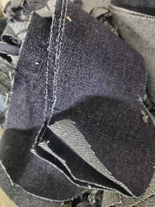 长期出售纯棉牛仔碎布，蓝色碎布，含棉97%，现货6吨左右