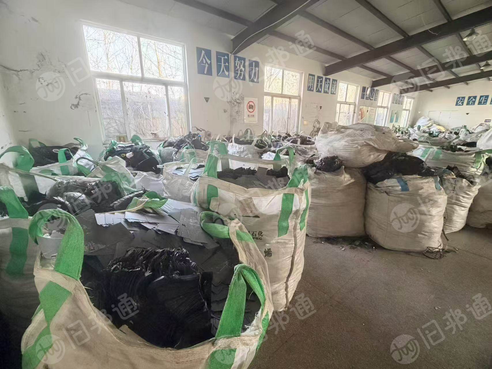 出售黑色环保阻燃pc废料,带胶,现货300吨