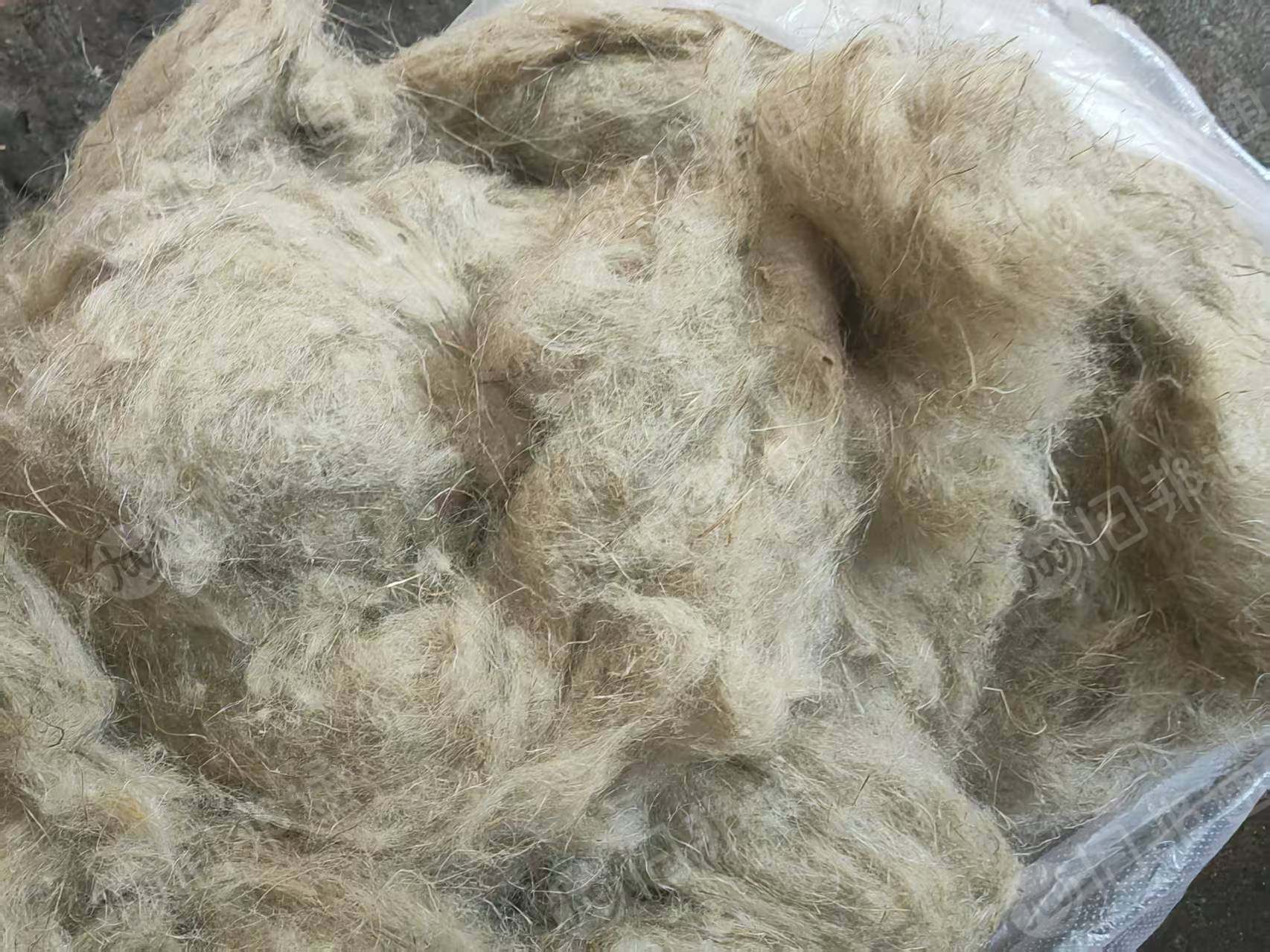 长期出售亚麻下脚料，亚麻回丝，都是纯亚麻的，月供400吨，货在浙江温州