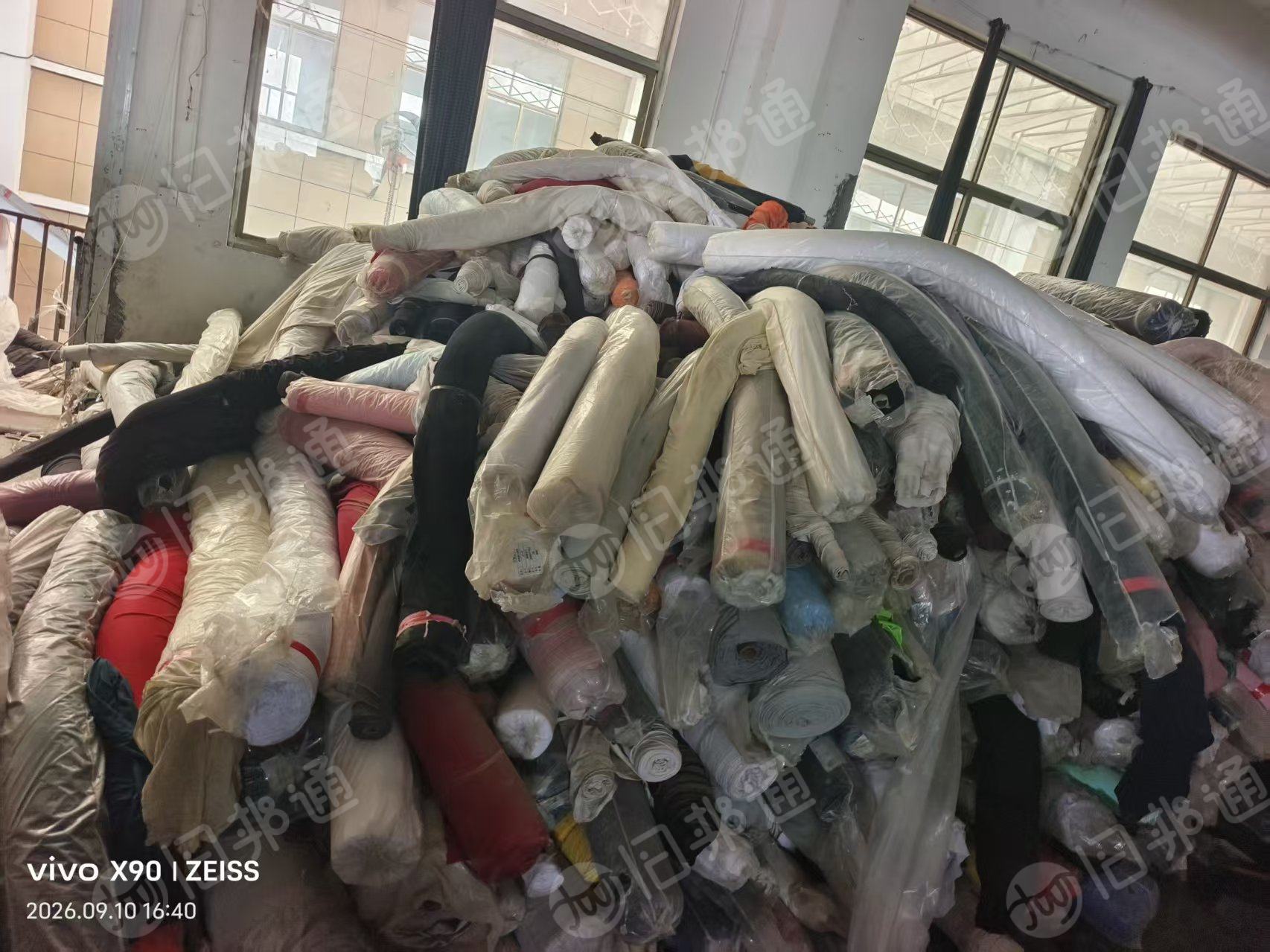 出售牛奶丝，鸟眼布，平板布库存布统货，总共三个布种，现货六七吨，货在浙江绍兴