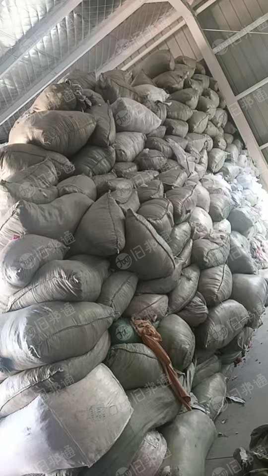 长期出售涤纶废布，涤纶边角料，白色现货9.6米一车，货在山东菏泽