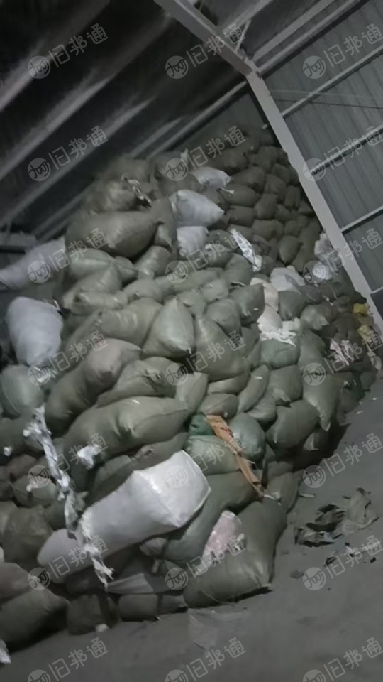 长期出售涤纶废布，涤纶边角料，白色现货9.6米一车，货在山东菏泽