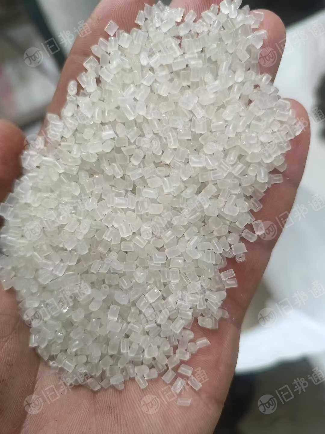 常年出售透明丙颗粒，餐盒颗粒，冲击4到5个，溶脂34左右，