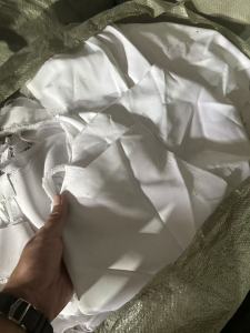 长期出售服装厂边角料有分纯棉废布，涤棉废布，化纤废布，羊毛废布，只分白色跟杂色，月供几十吨