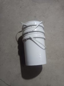 求购无字涂料桶破碎料，白丙破碎料