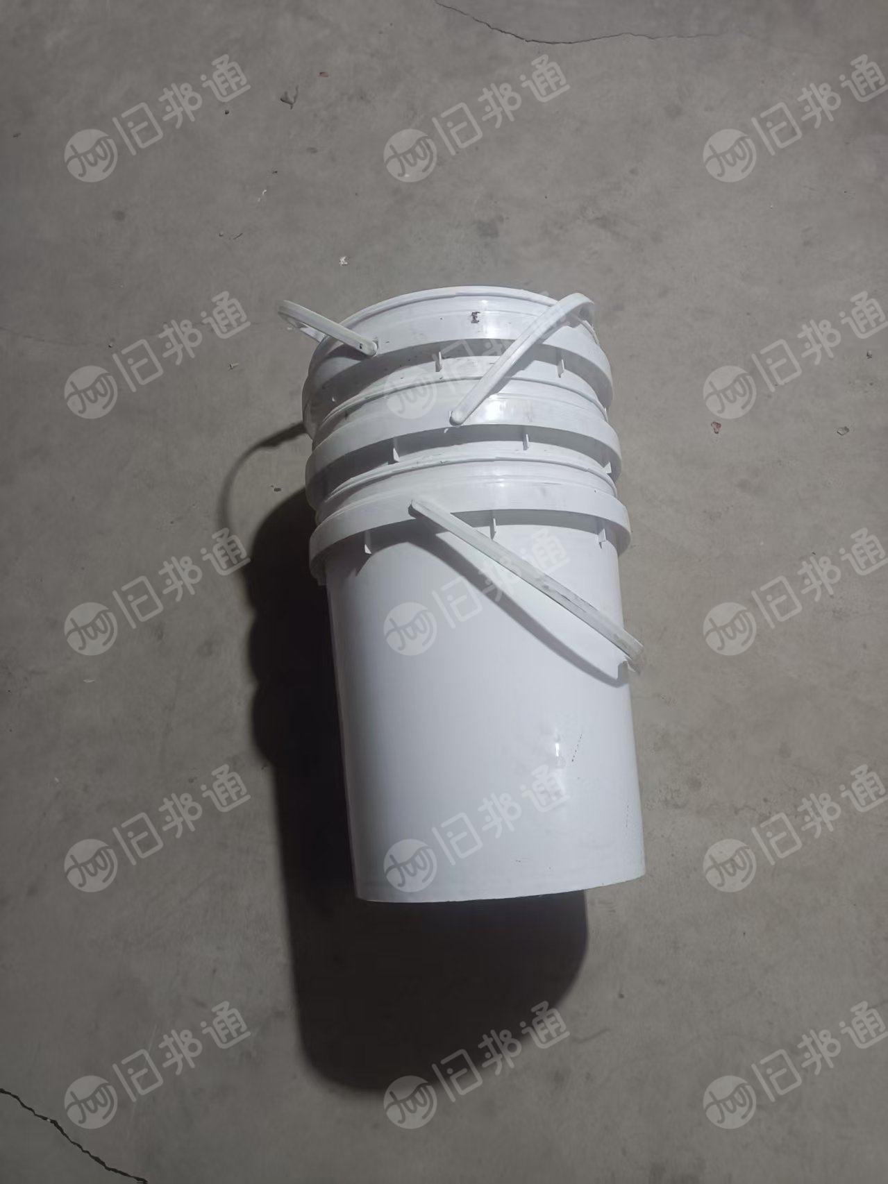 求购无字涂料桶破碎料，白丙破碎料