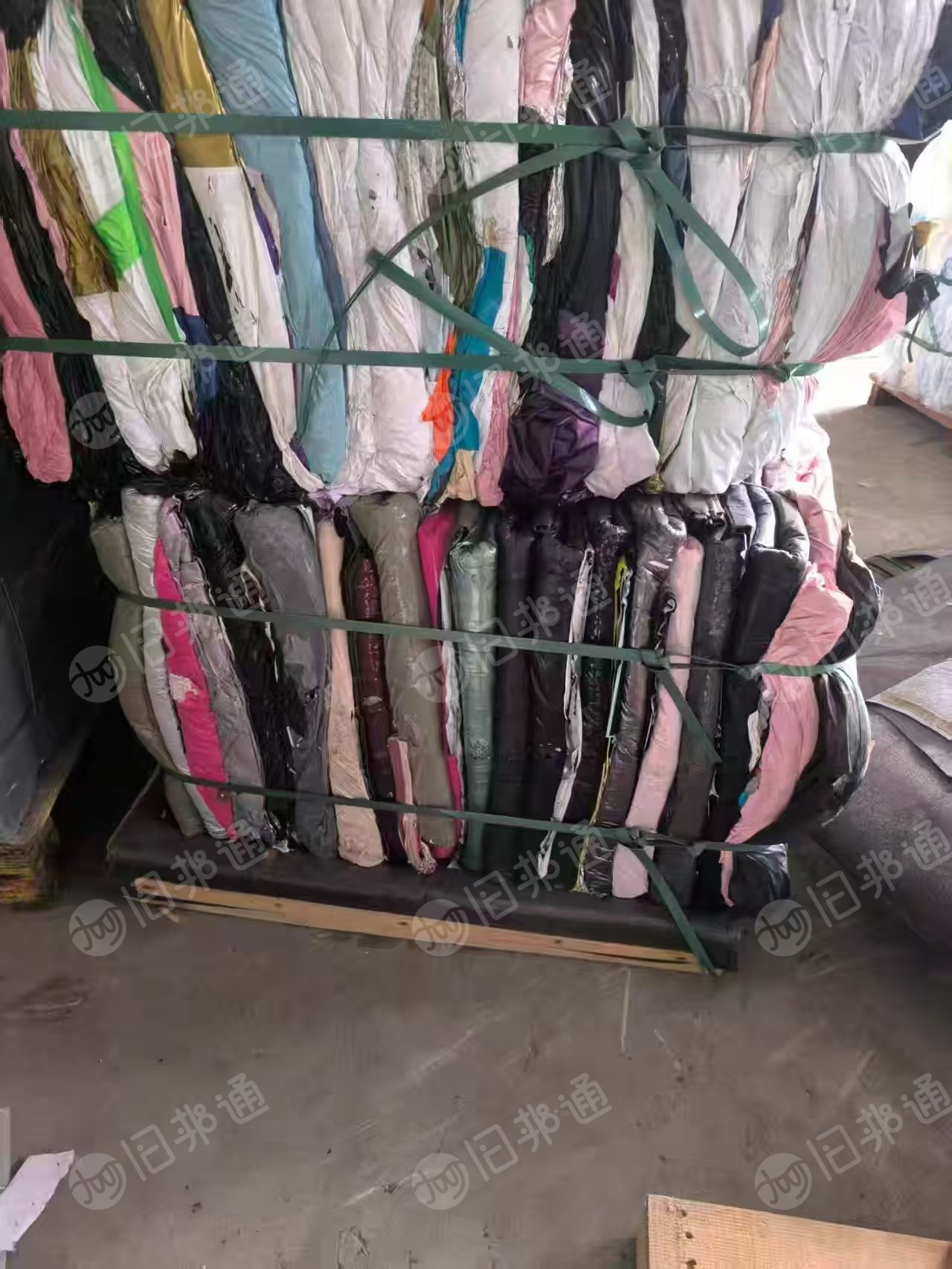 出售PVC带胶膜，都是杂色的，现货70吨左右