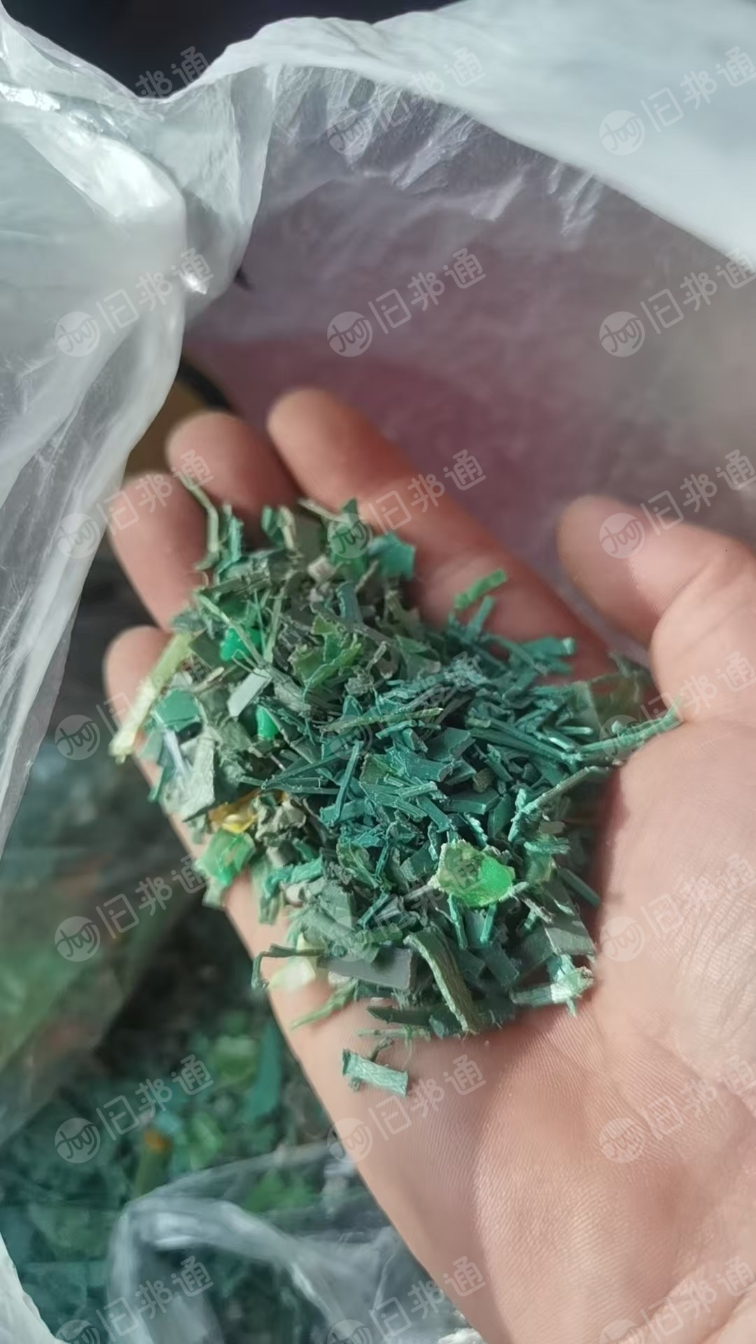 因厂不做了,处理十几吨PET打包带破碎料,有绿色,黑色,灰色,现货几十吨