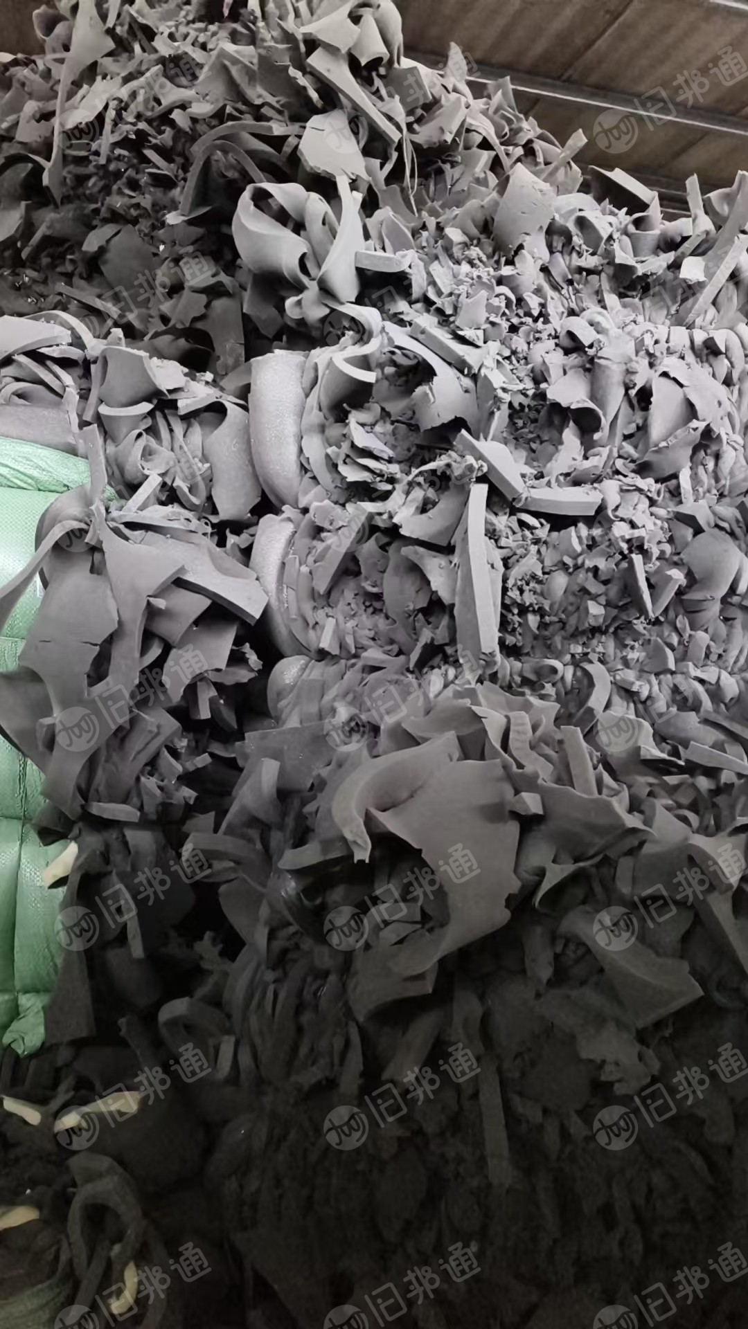 长期回收黑色内衣海绵，海绵边角料，黑色废海绵，做再生棉用，月需几十吨，厂在云南昆明