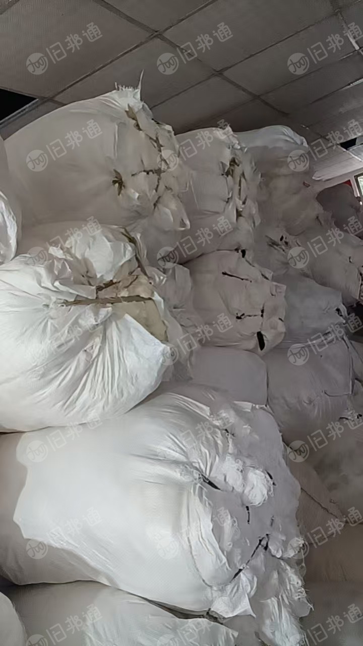 长期出售环锭纺下来的废纱，有全棉废纱，人棉废纱，总的现货有七八吨，货在江苏张家港