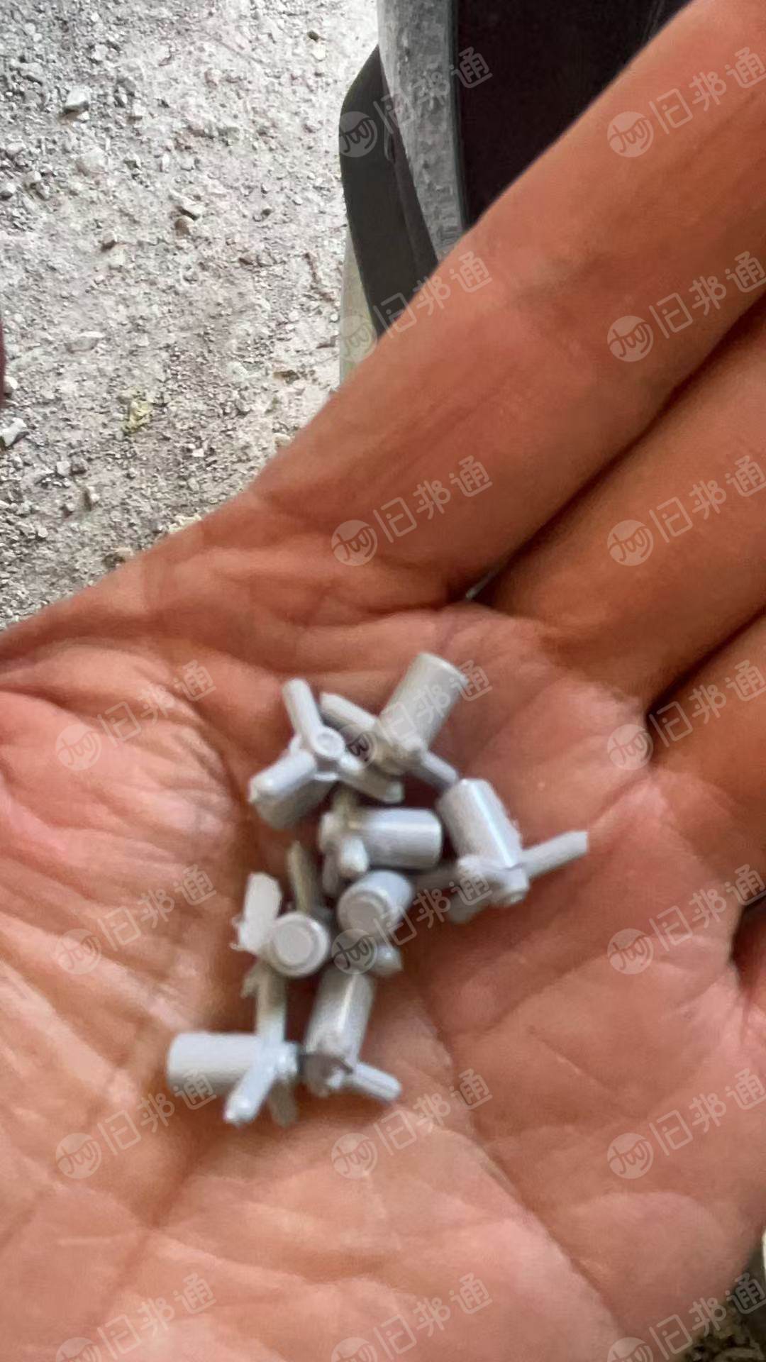 出售阻燃pbt灰色水口破碎料，现货40吨