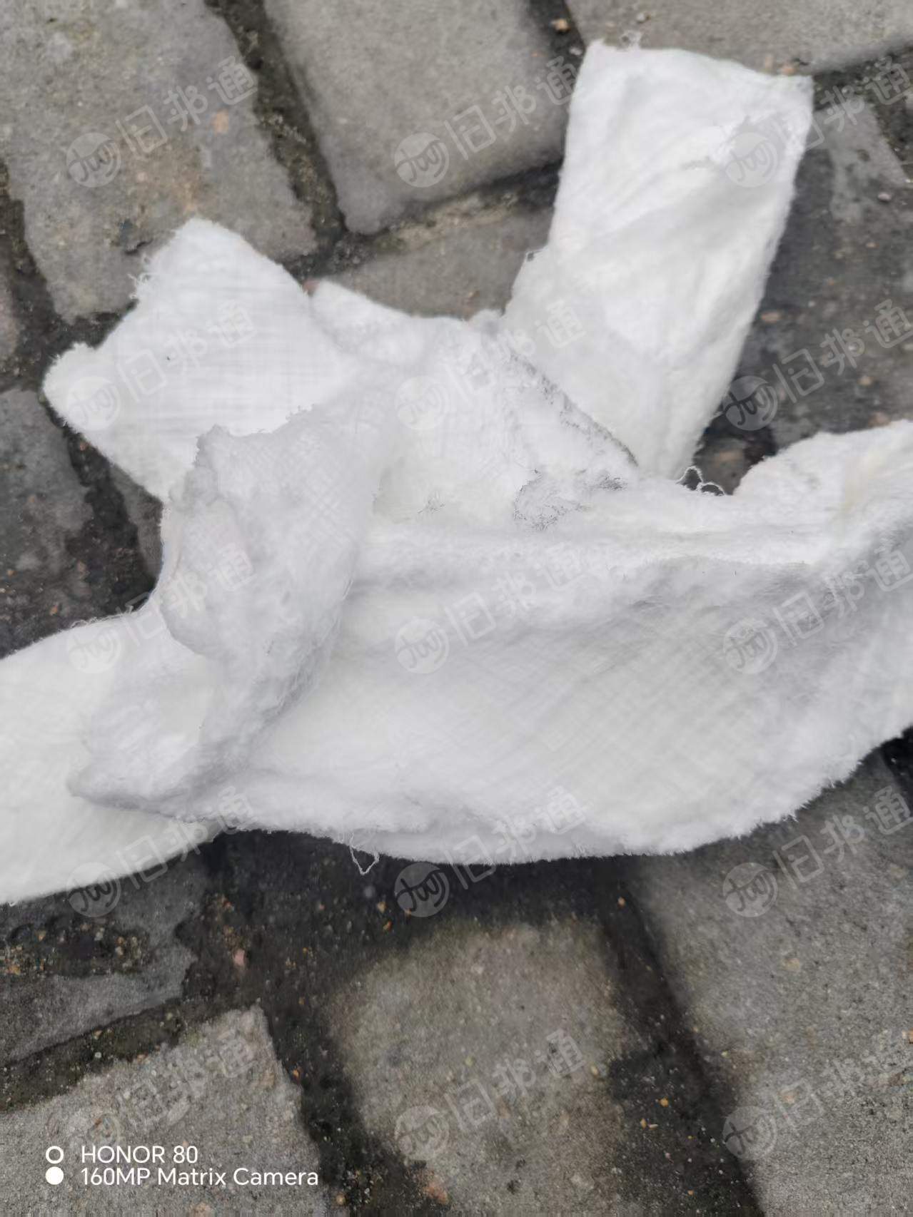 长期出售白色锦氨包芯纱，锦氨废丝，现货有一个半挂，货在河南信阳