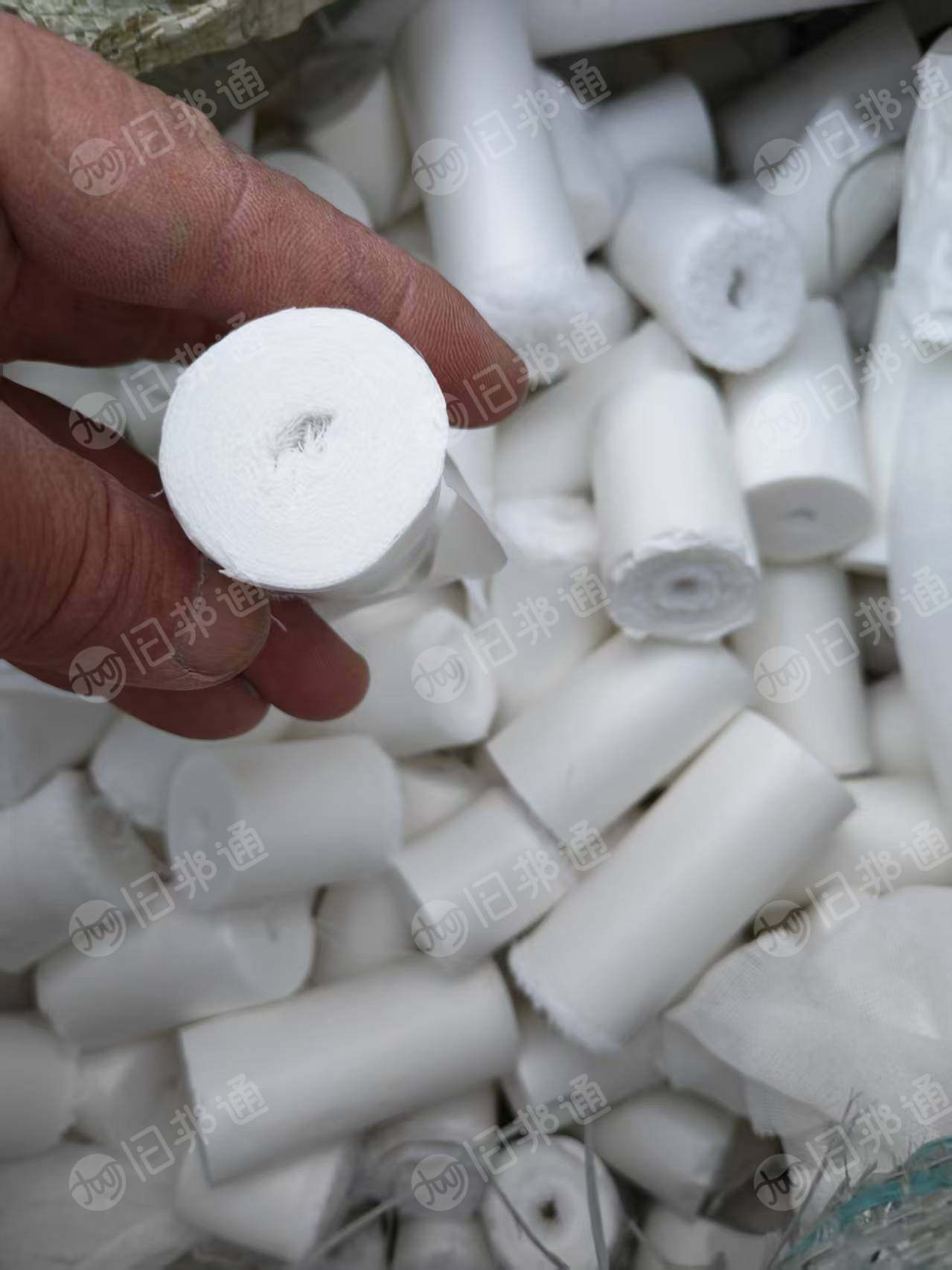 长期出售纯棉医用纱布布头，纯棉纱布，现货三吨多，货在山东青岛