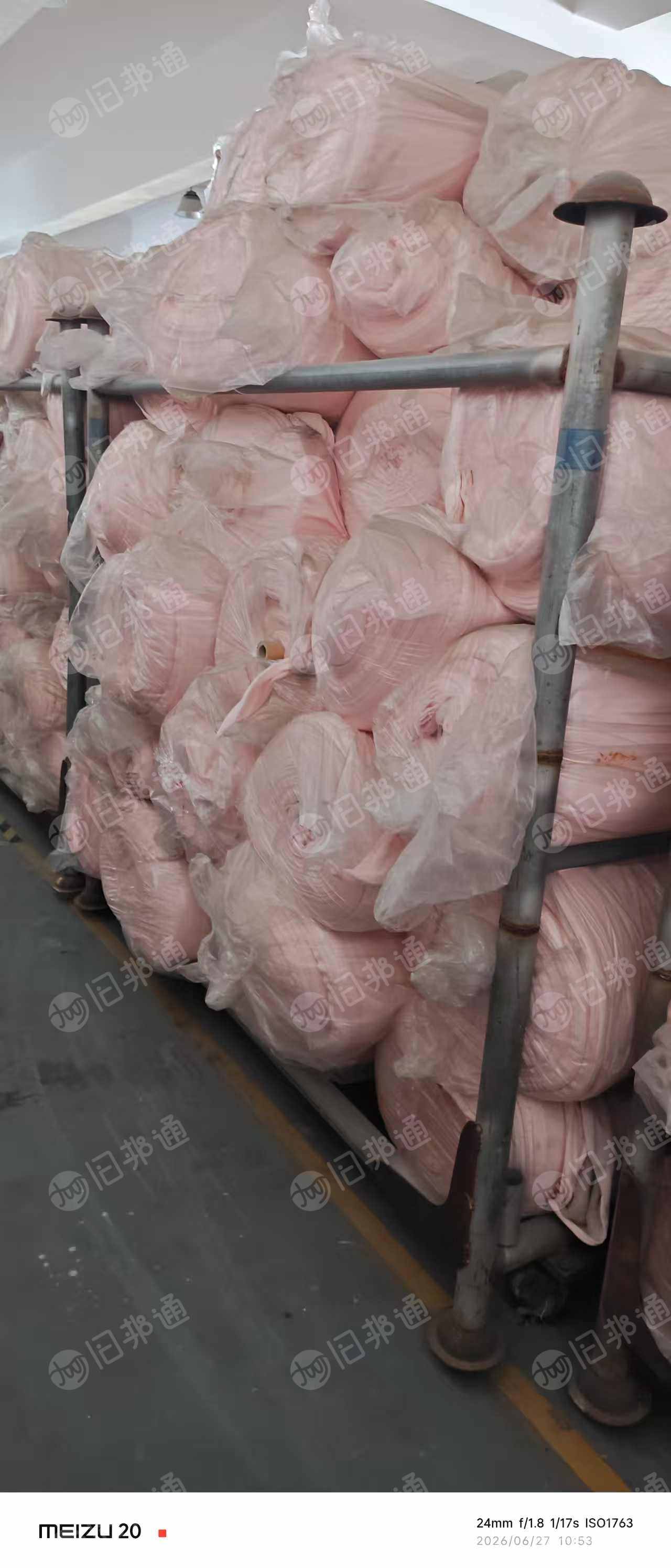 出售单面法兰绒，门幅1.75米140克，粉色有八九吨，白色一吨多点，同一批次，货在江苏苏州