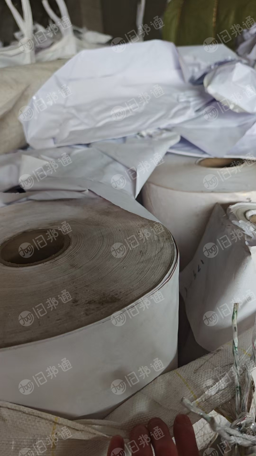 求购PVC热缩膜商标纸废料，PVC墙纸边角料等