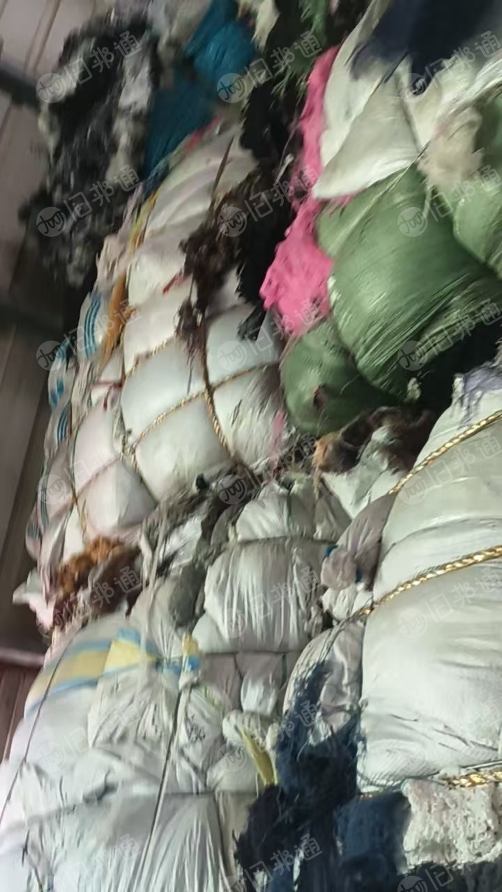 出售杂色废纱线，杂色开花料，废纱头，现货有30吨，货在广东汕头