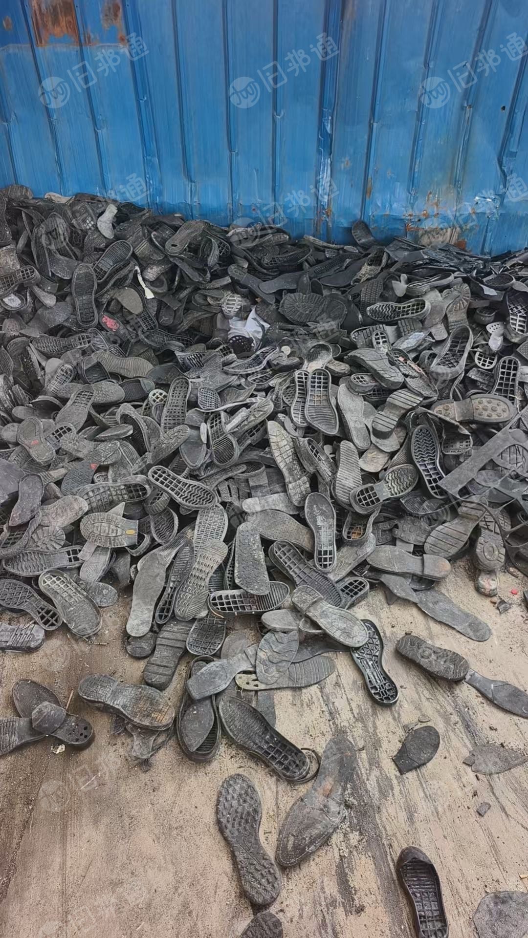 回收杂橡胶，橡胶鞋底，橡胶管，胶条等各种橡胶