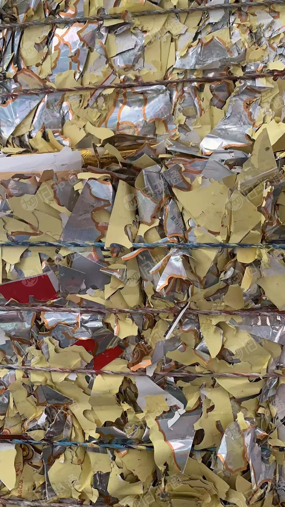 长期出售废不干胶纸，两面都是纸，一面金银卡膜