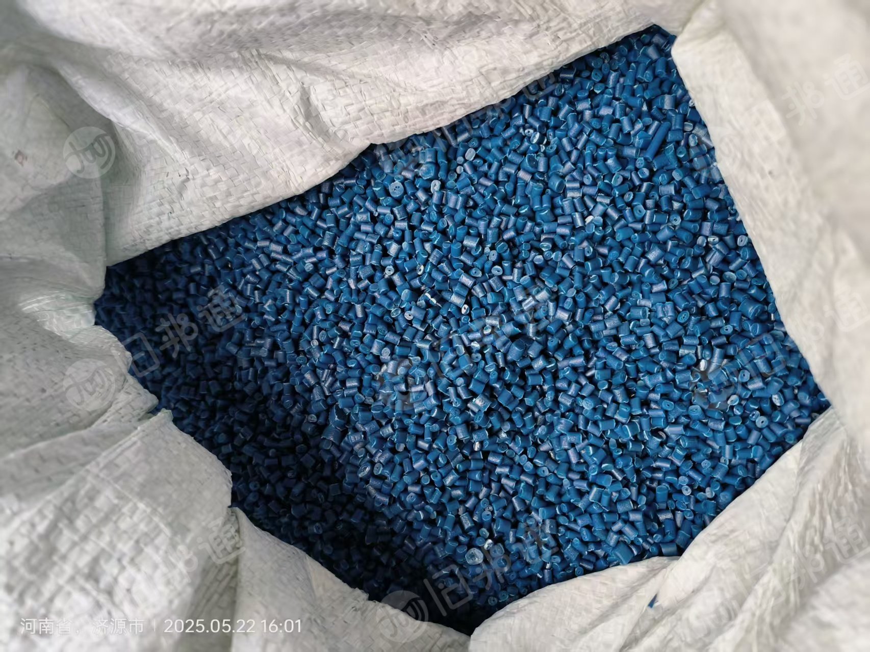 长期出售蓝桶颗粒，大小蓝桶颗粒，过2层120目的网，颗粒质量达标，月产值200吨左右