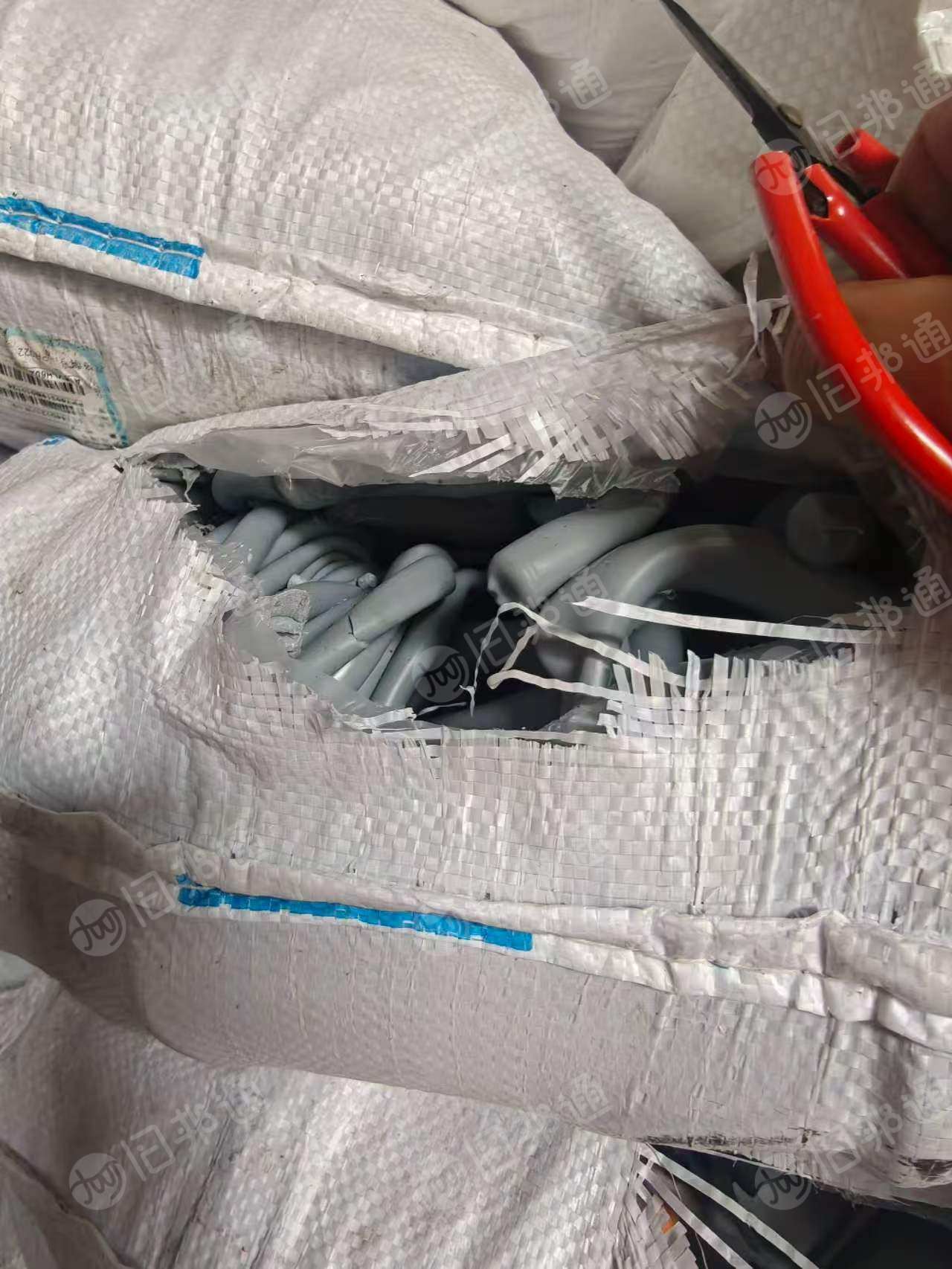 长期出售软PVC胶头废料，含PVC橡皮废料，电线厂下来的，现货80吨左右