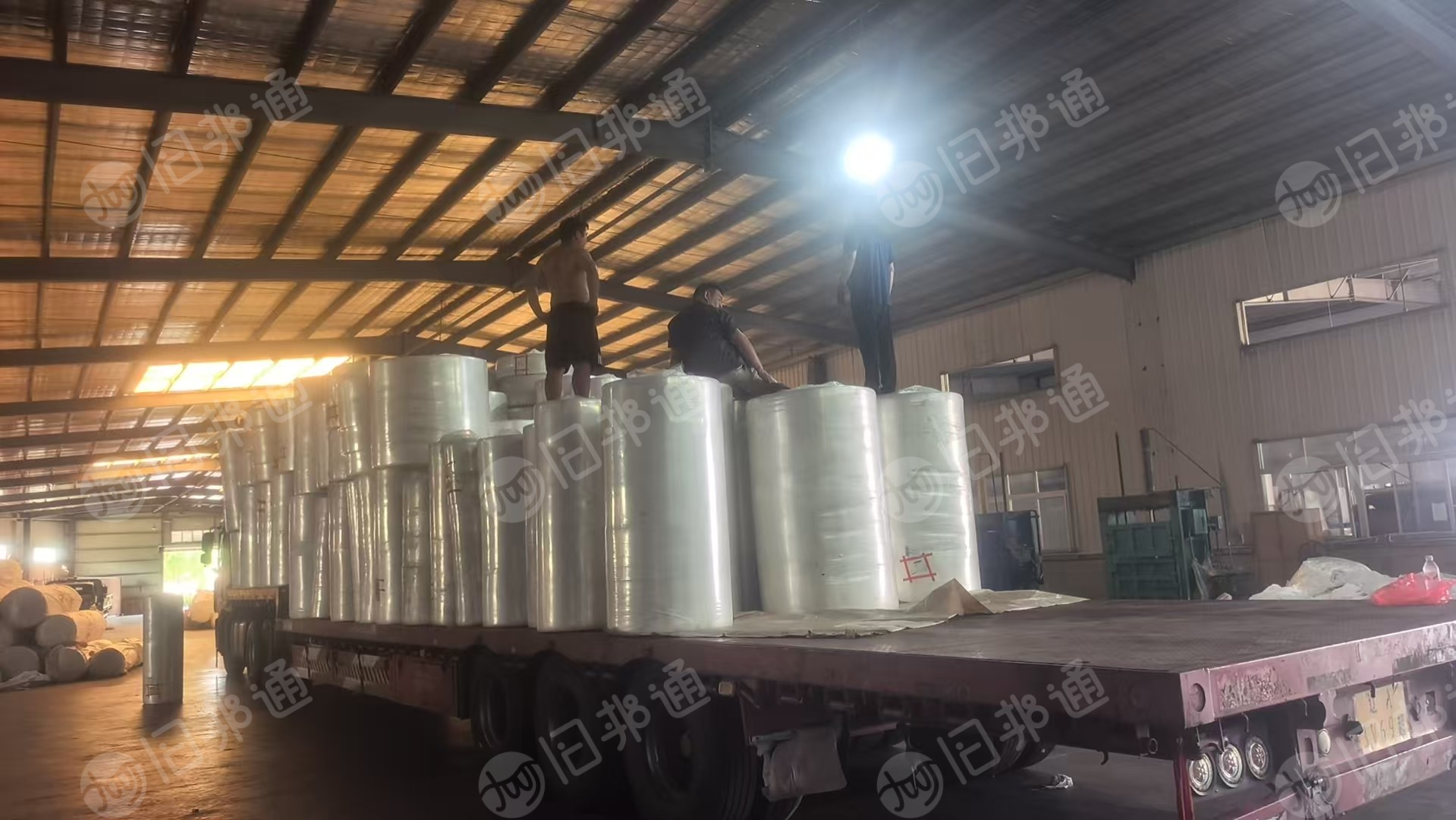 现货处理一批库存无纺布卷材，盘料，全粘胶配比都有，珍珠平纹都有，带分切，现货20多吨，货在天津