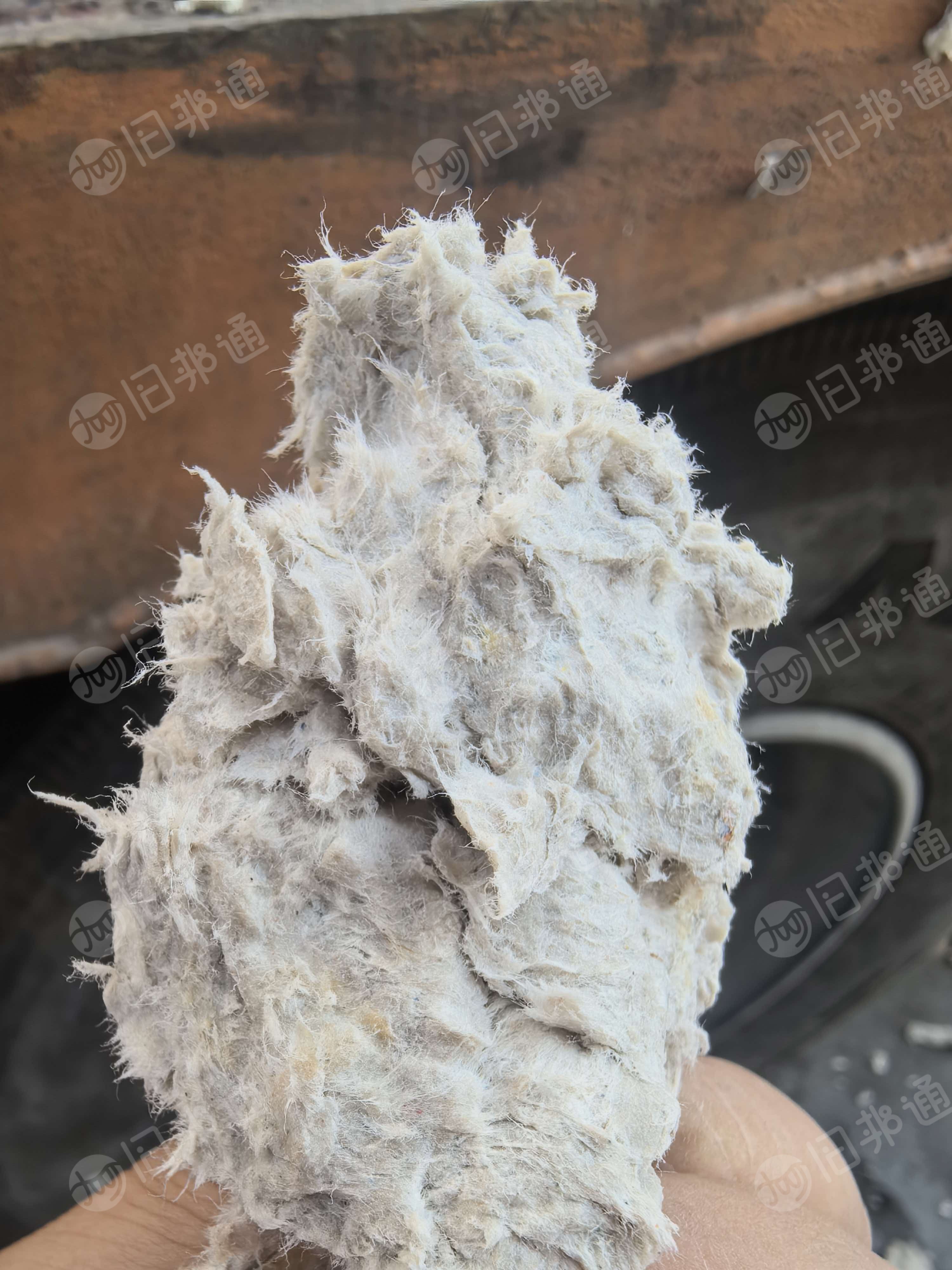 出售牛奶卡纸，针叶浆，30%的水份