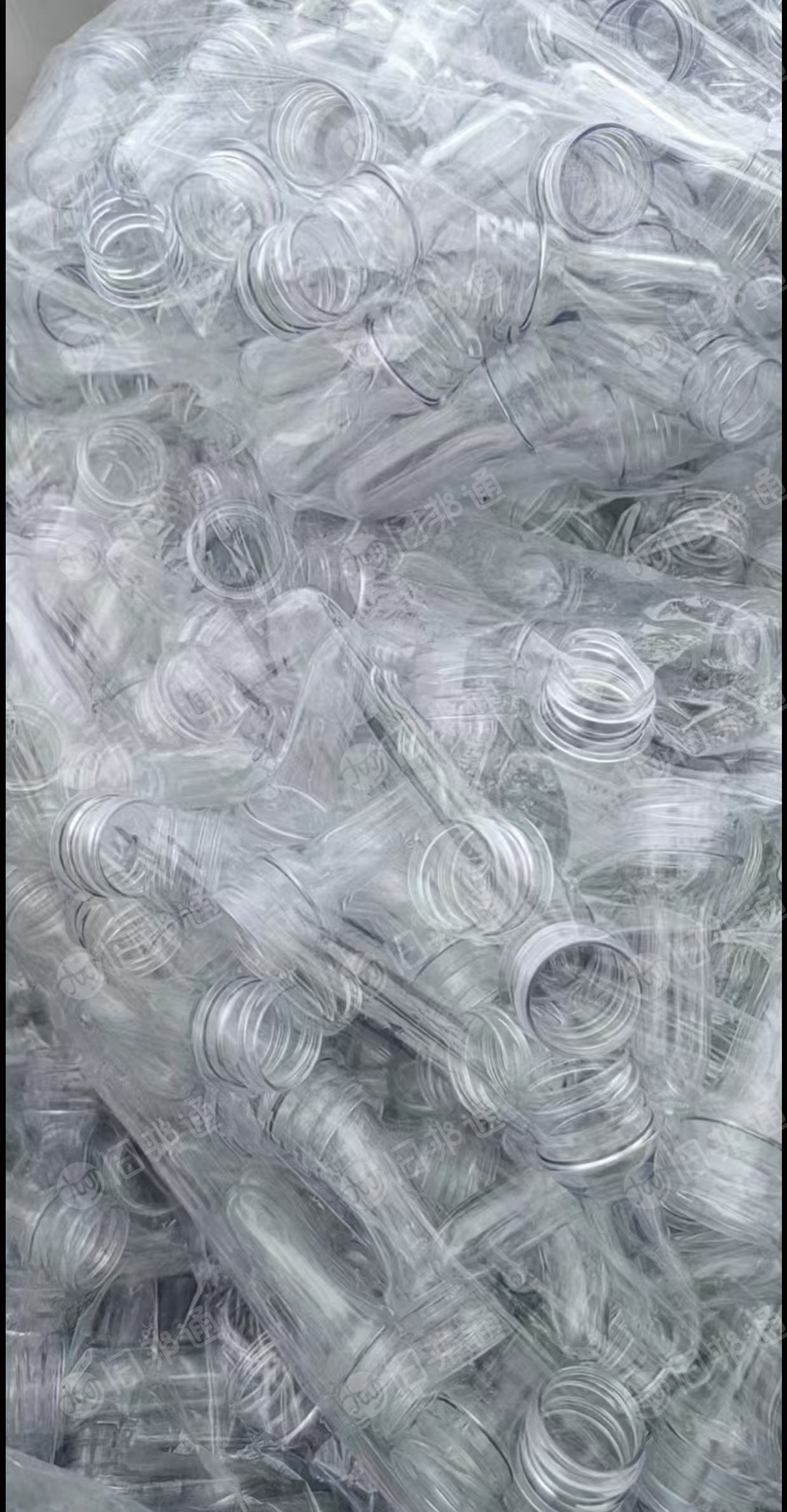 长期出售全新的pet瓶胚毛料，透明塑料喷瓶，现货20-30吨