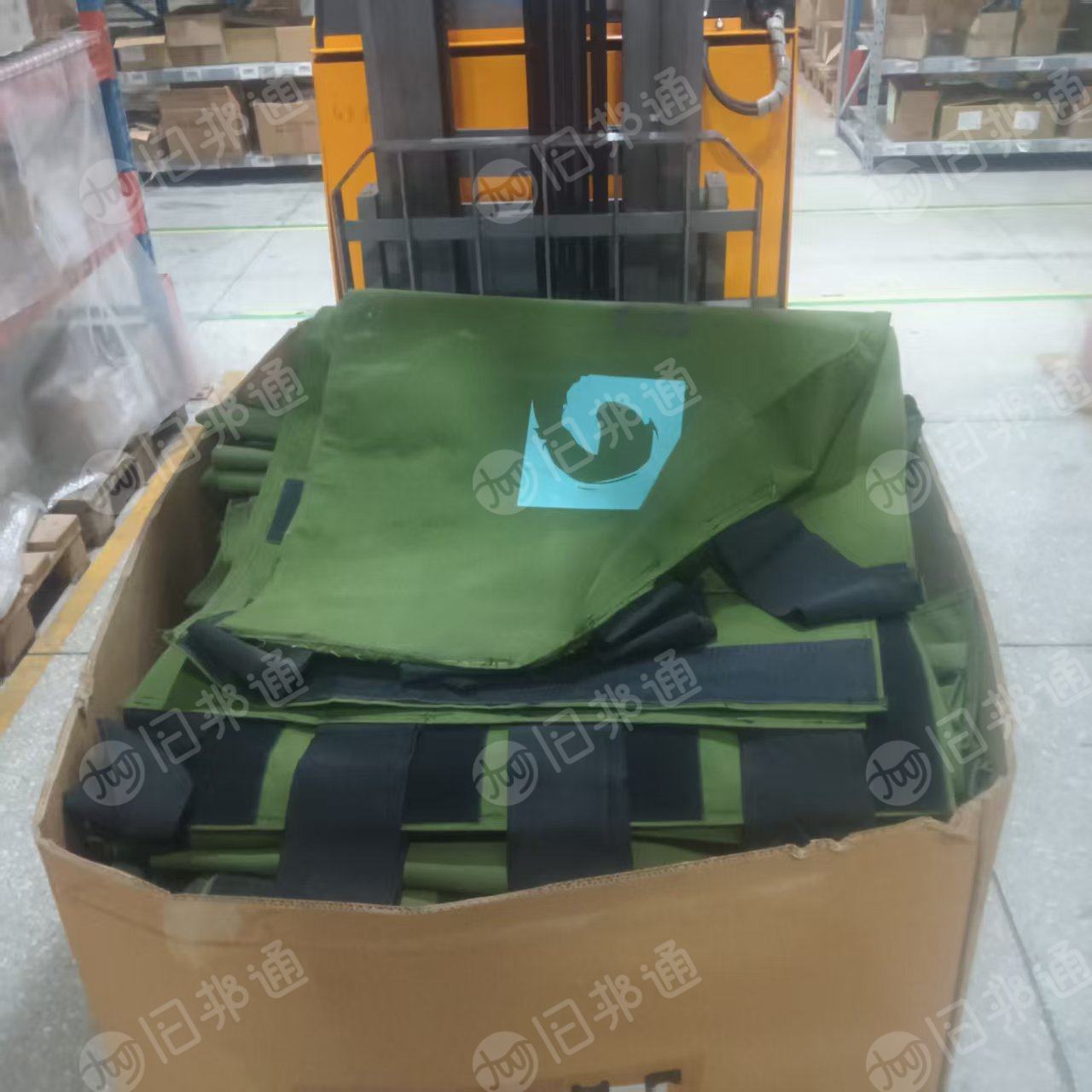 出售库存成品油帆布，带魔术粘，可以做缠耳膜放红酒用，现货有2000多个，货在上海