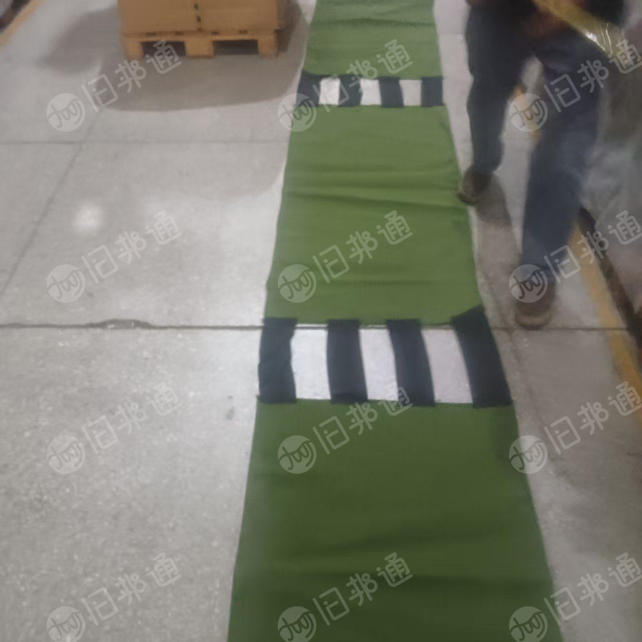 出售库存成品油帆布，带魔术粘，可以做缠耳膜放红酒用，现货有2000多个，货在上海
