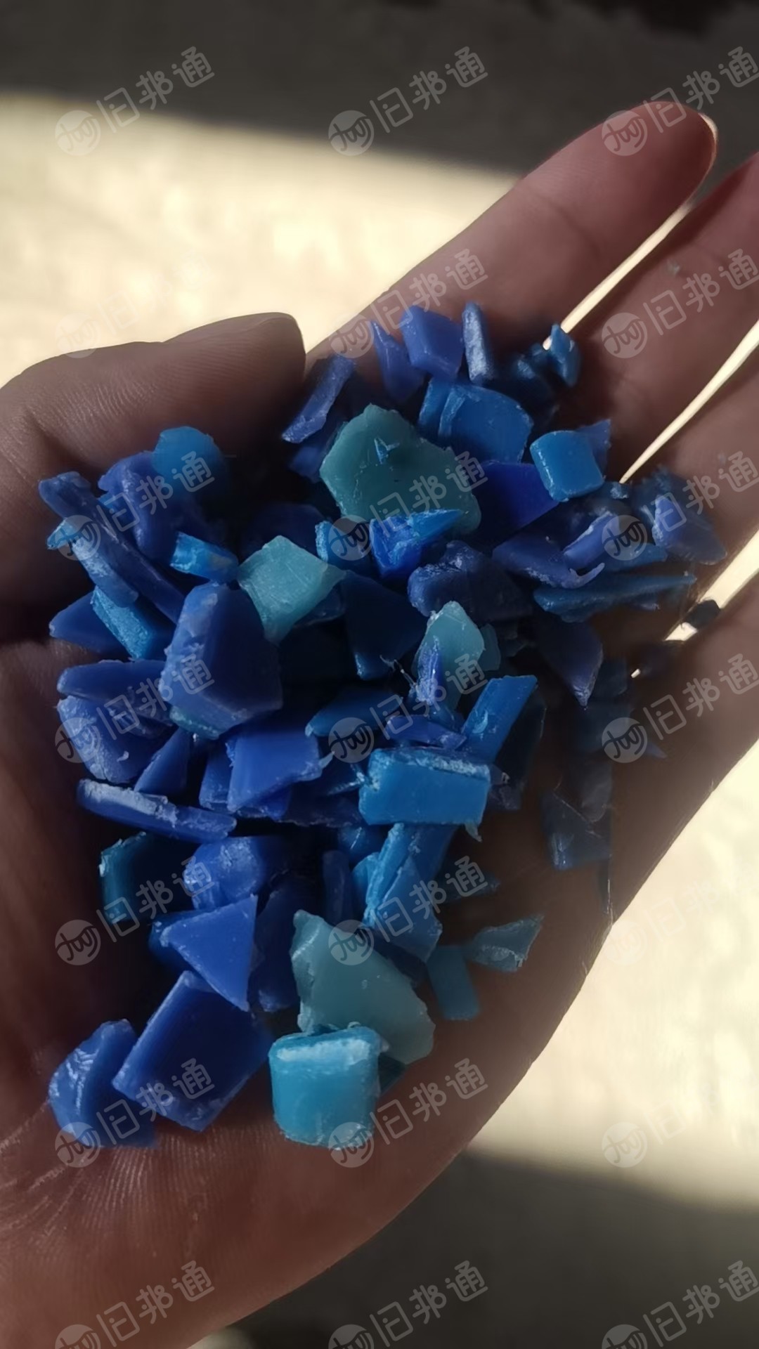 出售PE破碎料，垃圾桶和筐破碎出来的，分色乙料，花色，纯色都有，长期有货