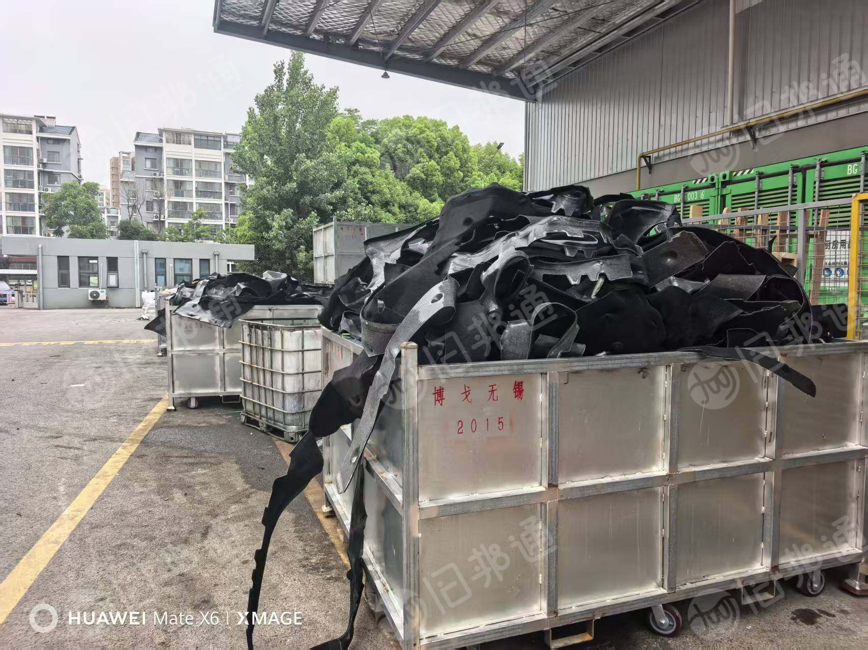 长期出售特斯拉厂下来的涤纶汽车内饰料，复合汽车内饰，带一层膜，货在江苏无锡