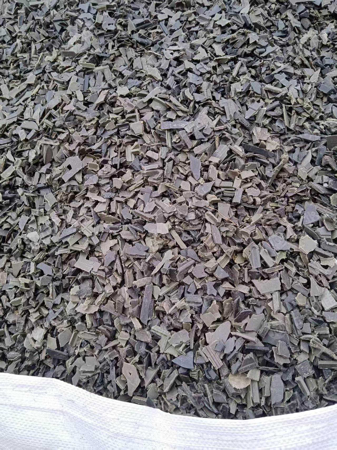 长期出售黑色pp筐破碎料，都是牛蛙框下来破的，现货6.8一车