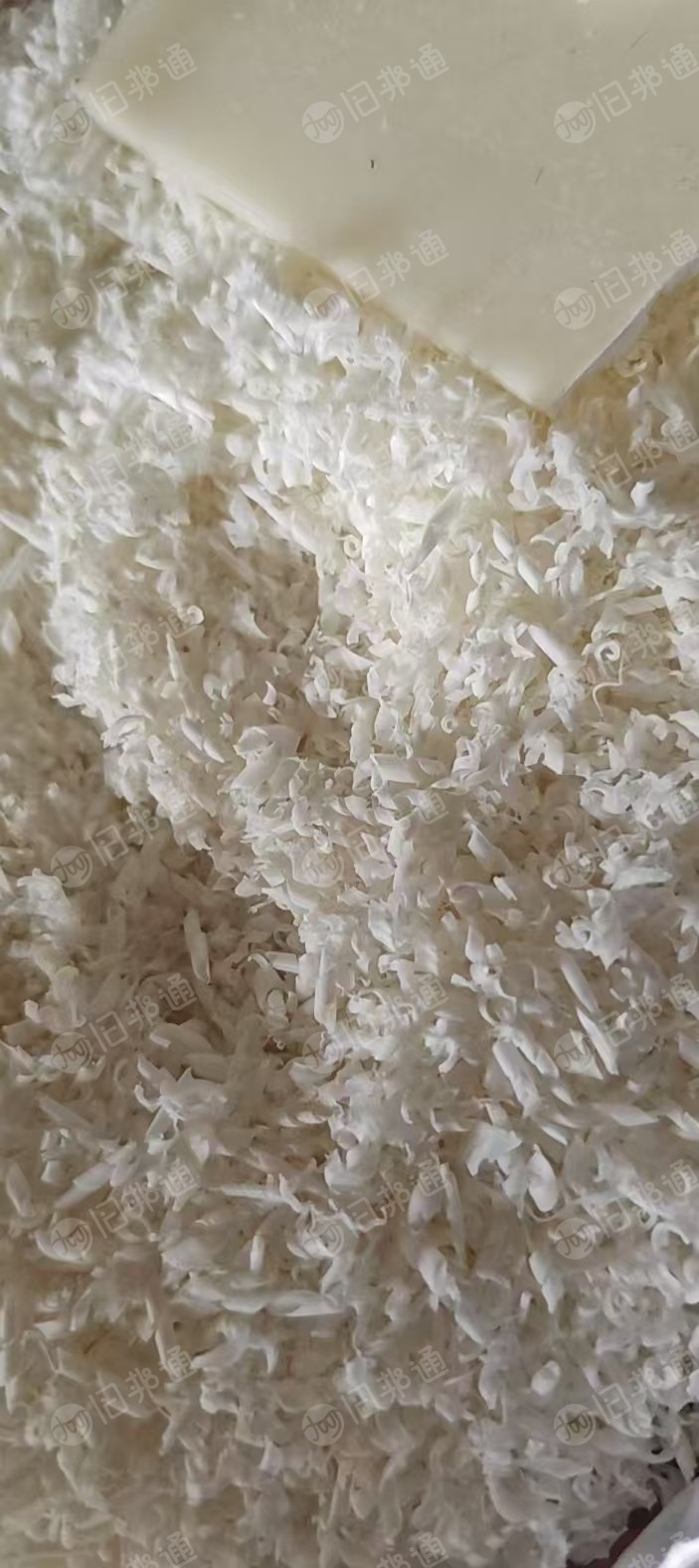 出售ABS 料,本色刨花和板材破碎料,干净无杂质,冲击16-17,长期有货,够车就走