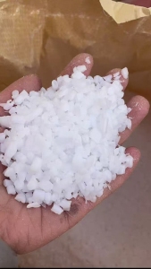 长期出售pom水口破碎料