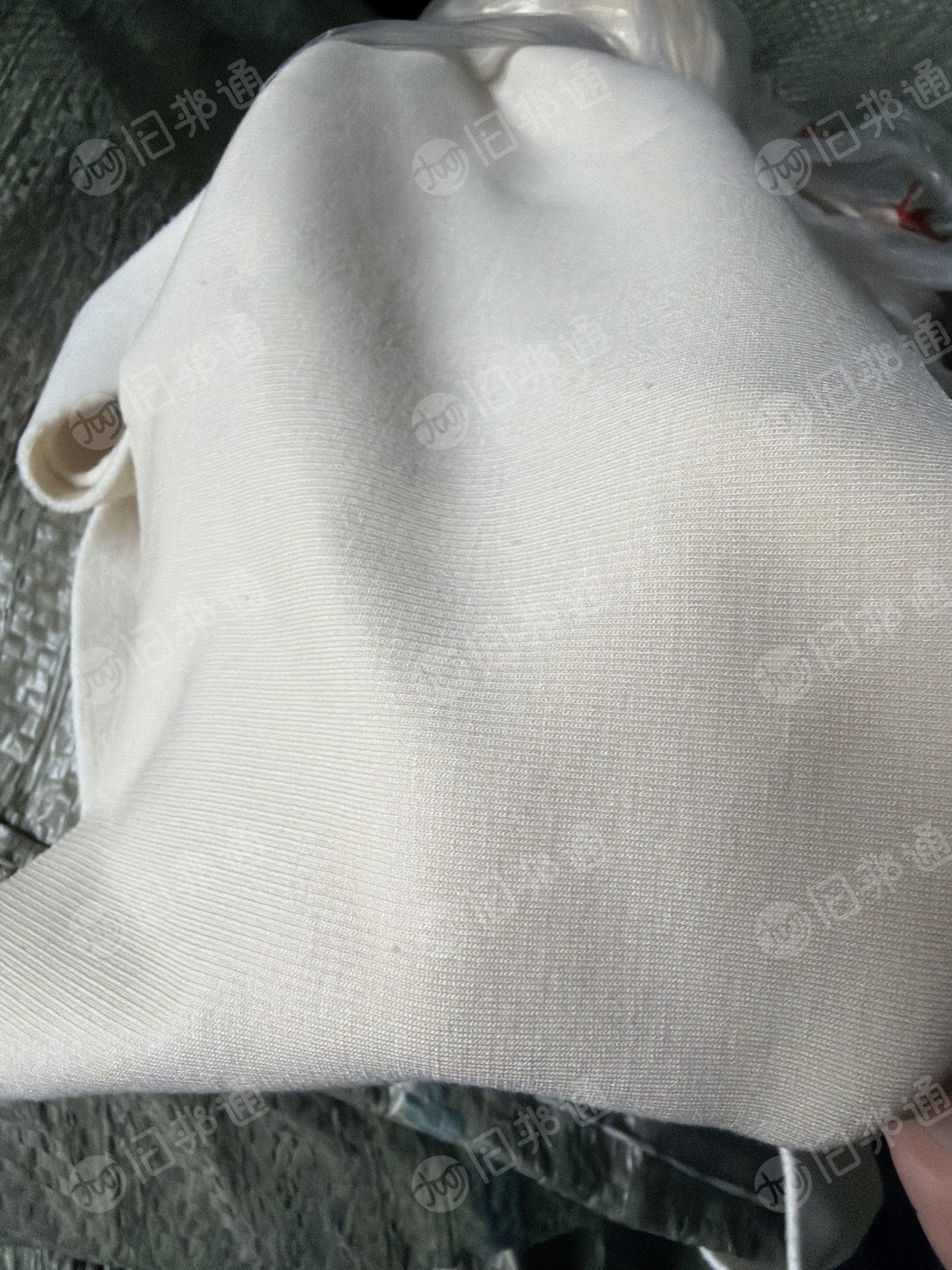 出售服装厂下脚料，莫代尔涤棉边料，现货有18吨，欢迎来电洽谈！
