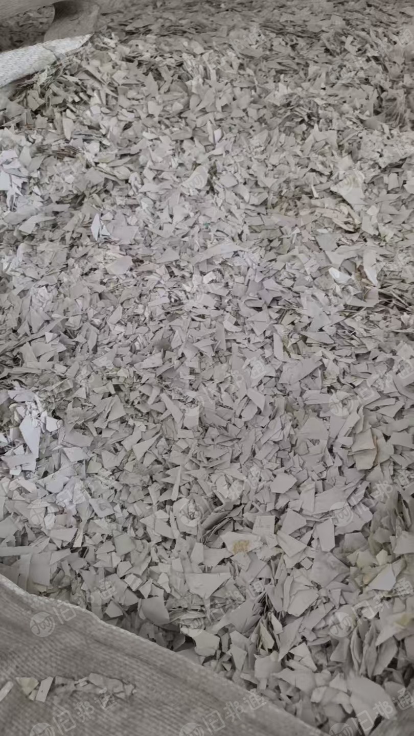 出售PET粉碎料，光伏背板下来的，现货20吨多