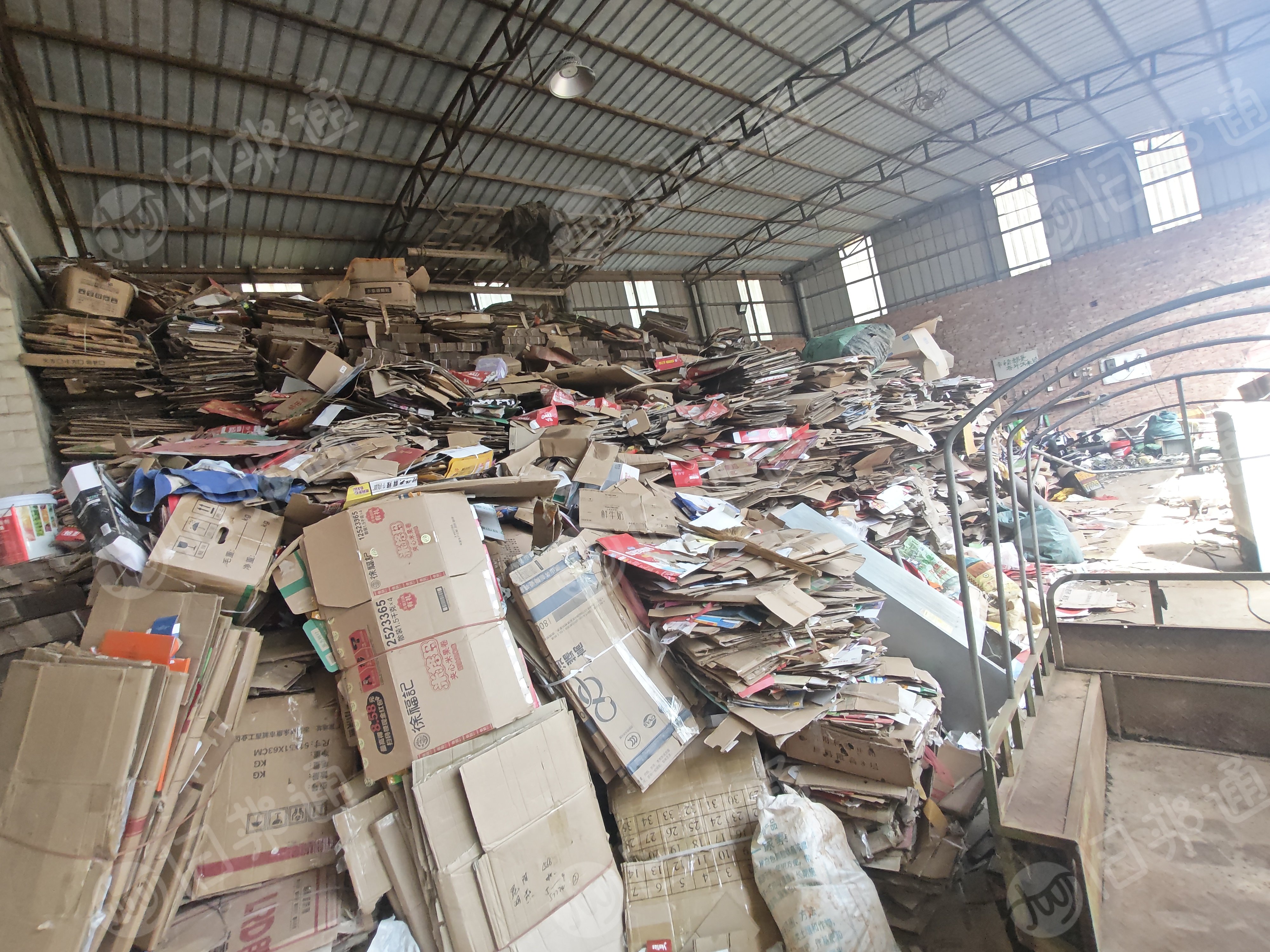 出售各种废品纸板废铁，易拉罐，铝合金，不锈钢，塑料瓶