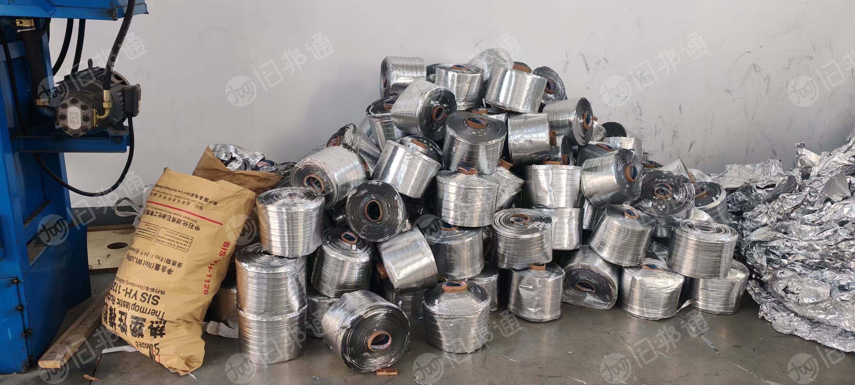 出售带胶铝箔废料，带线，带一层纸，现货二十吨