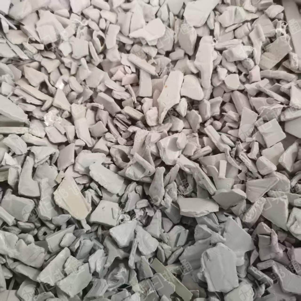 源头厂家出售4U加纤电表壳破碎料，现货一百多吨