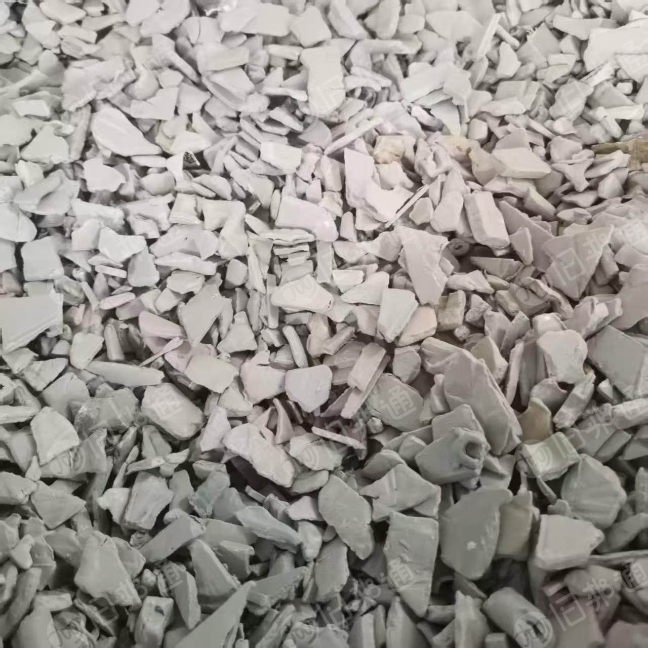 源头厂家出售4U加纤电表壳破碎料，现货一百多吨