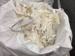 长期出售纯白和小花混打的口杯纸压包料