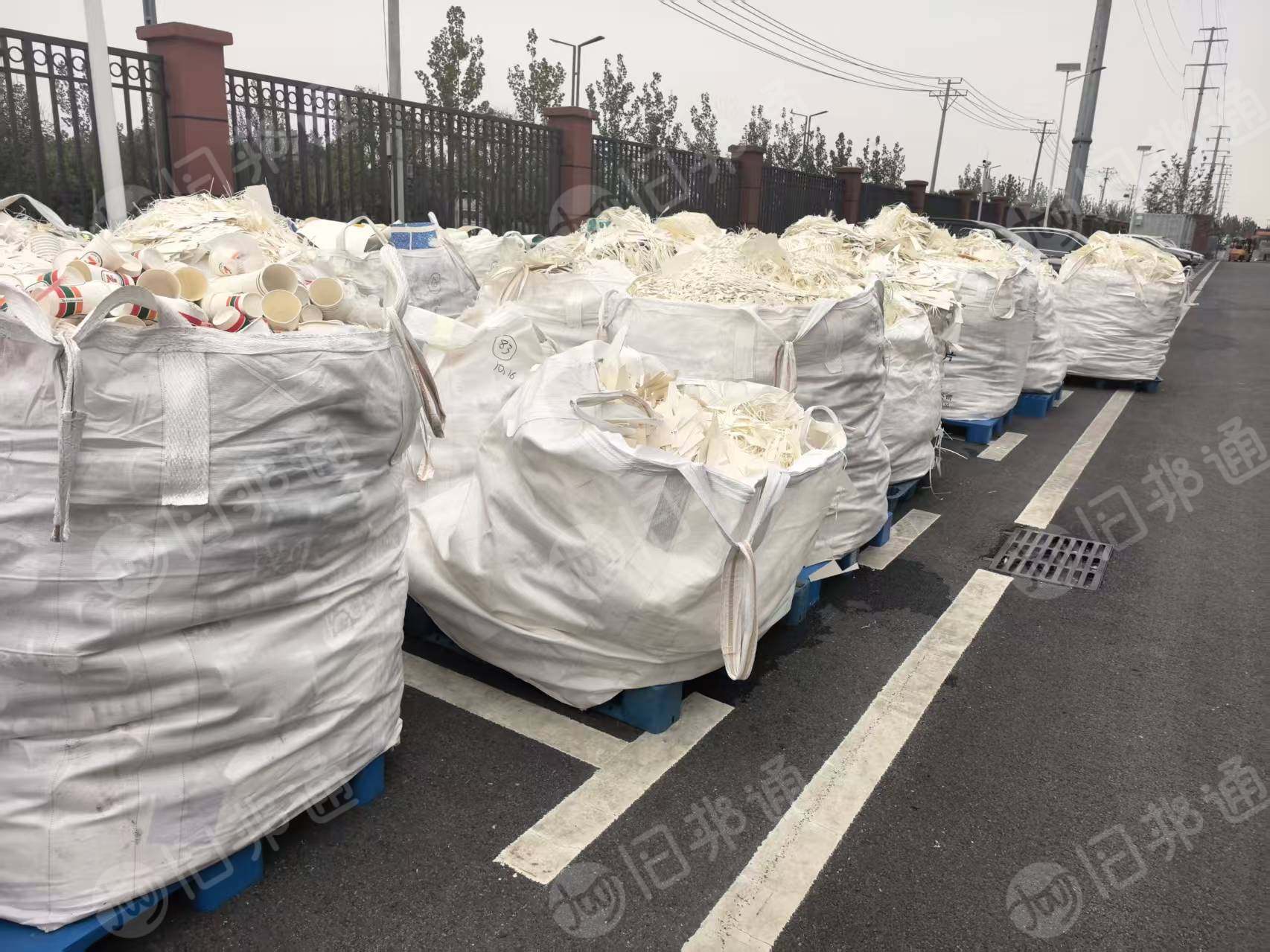 长期出售纯白和小花混打的口杯纸压包料