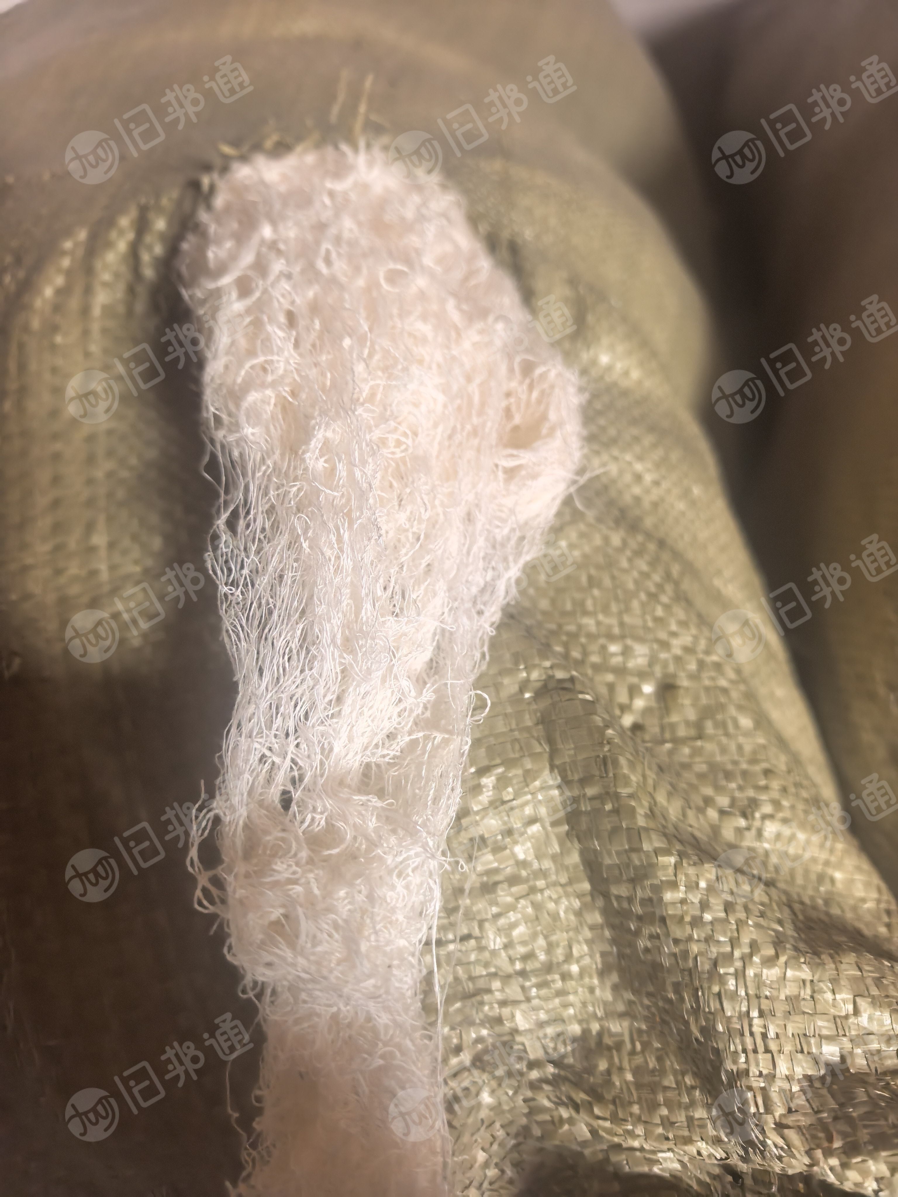 长期出售混纺开花料，有化纤的回花，纯棉回花，回丝等，含棉35左右，现货有5吨，货在河北沧州