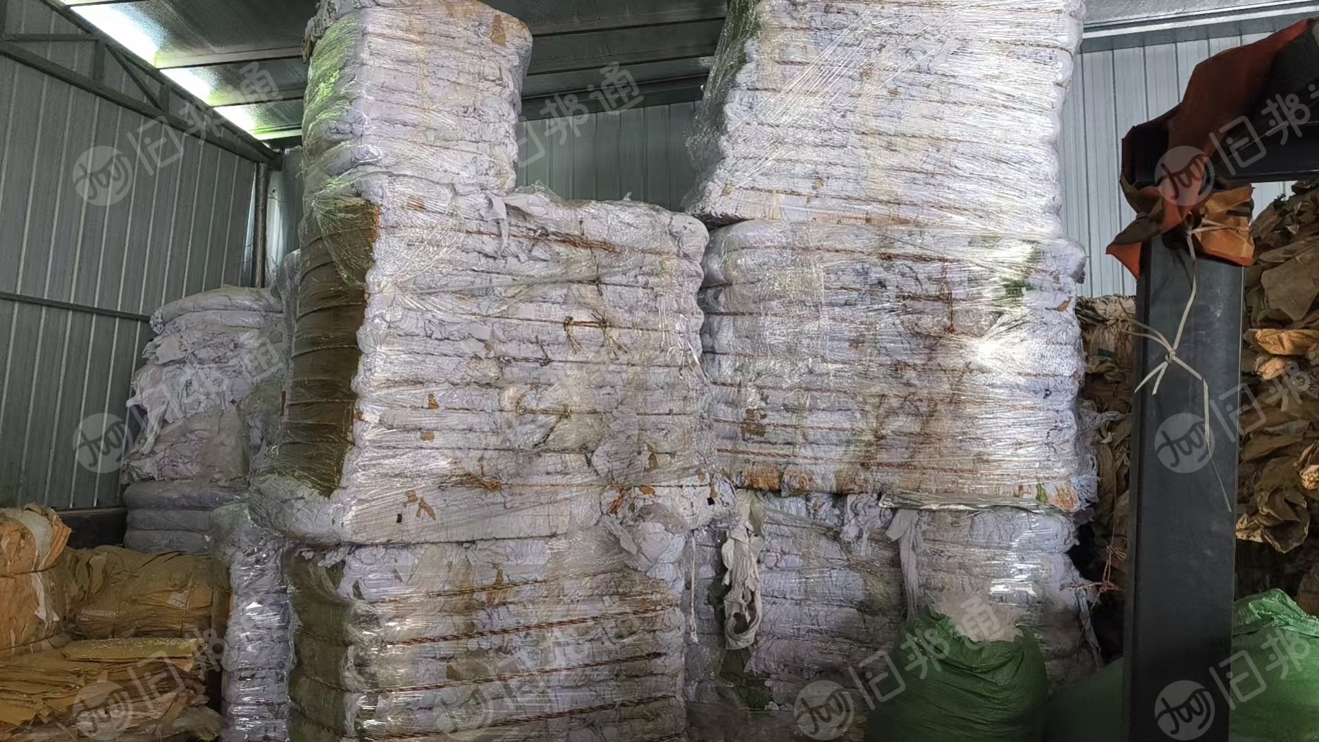 长期出售针刺无纺布边角料，打包压块，需要的老板长期合作